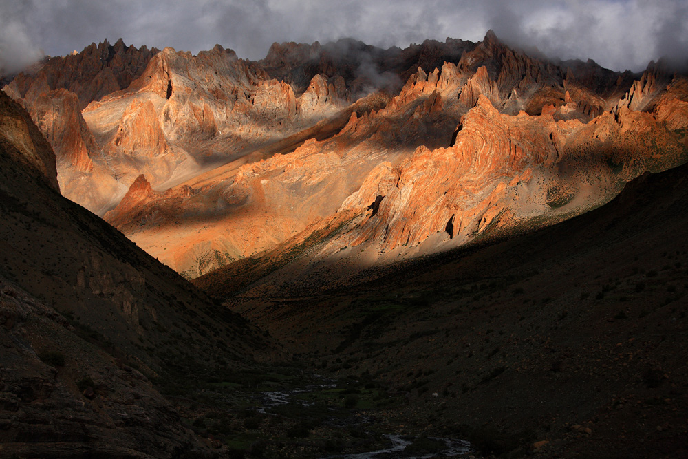 Vibrant Swirling Strata in Hanupatta Mountains