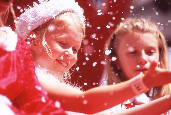 Lovely Santa Girls in Big Christmas-in-July-Show at Bakken