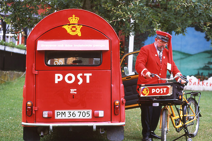 Postman Santa at Bakken