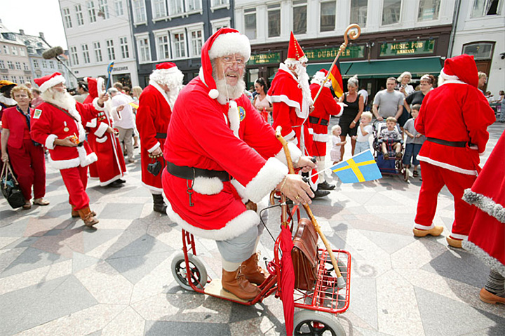 Christmas Parade through the Pedestrian street Strøget