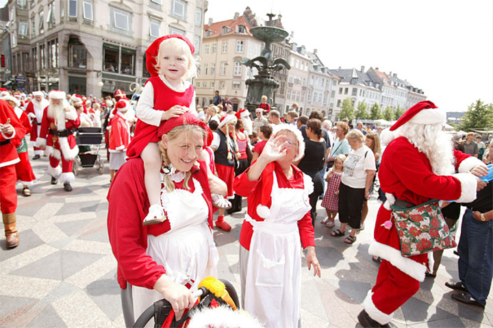 Christmas Parade through the Pedestrian street Strøget