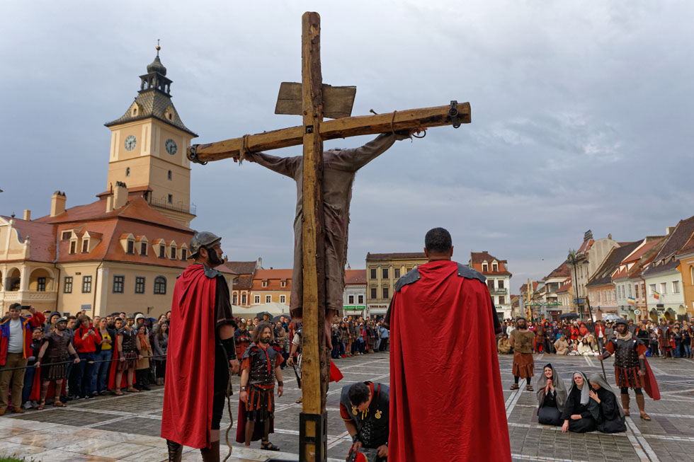スファトゥルイ広場でくりひろげられるキリスト受難劇