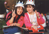 Queen's V sign