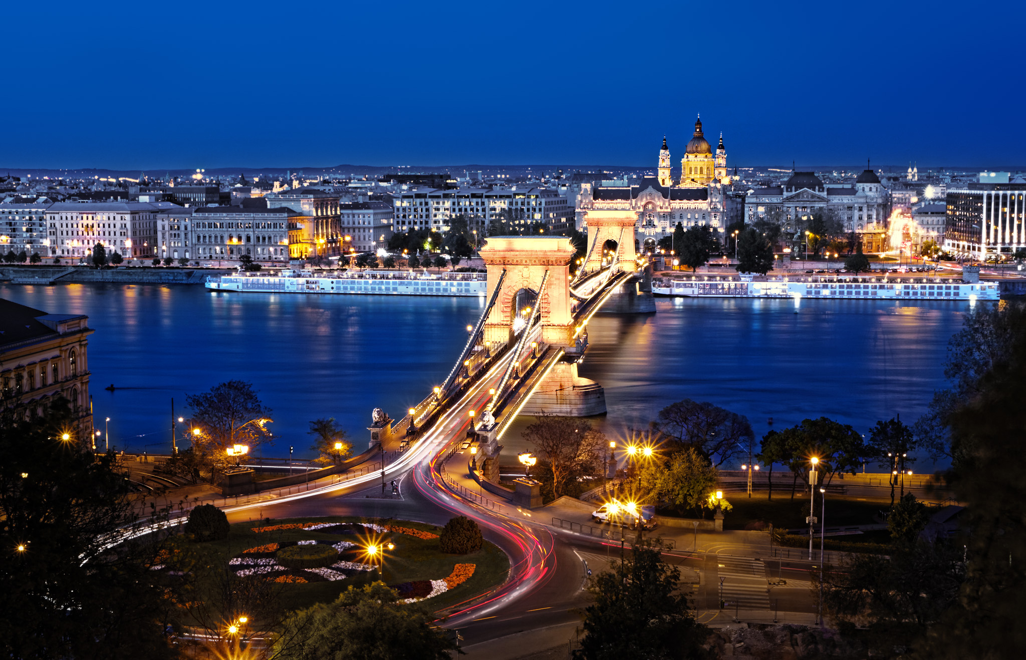 Blue Hour Szechenyi Chain BridgeSzechenyi Chain Bridge over the Danube