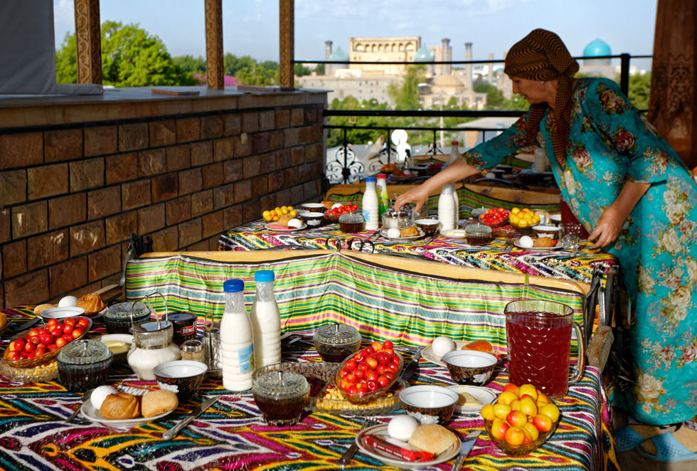 Samarkand, Breakfast on the roof terrace with a superb view of the World Heritage Sites