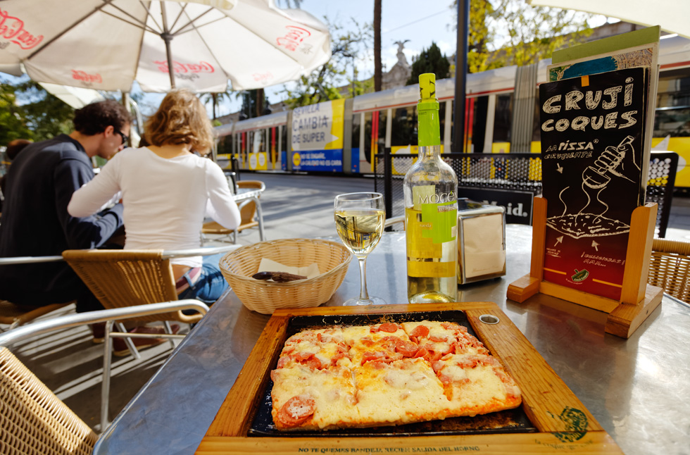 Sevilla, Pizza lunch on the terrace table