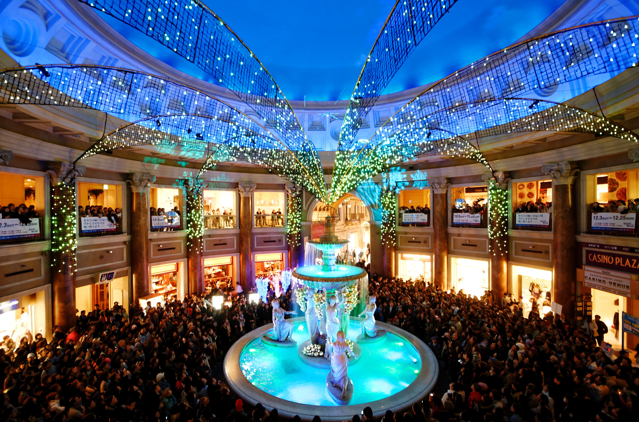 Christmas Illumination at Odaiba VenusFort Tokyo